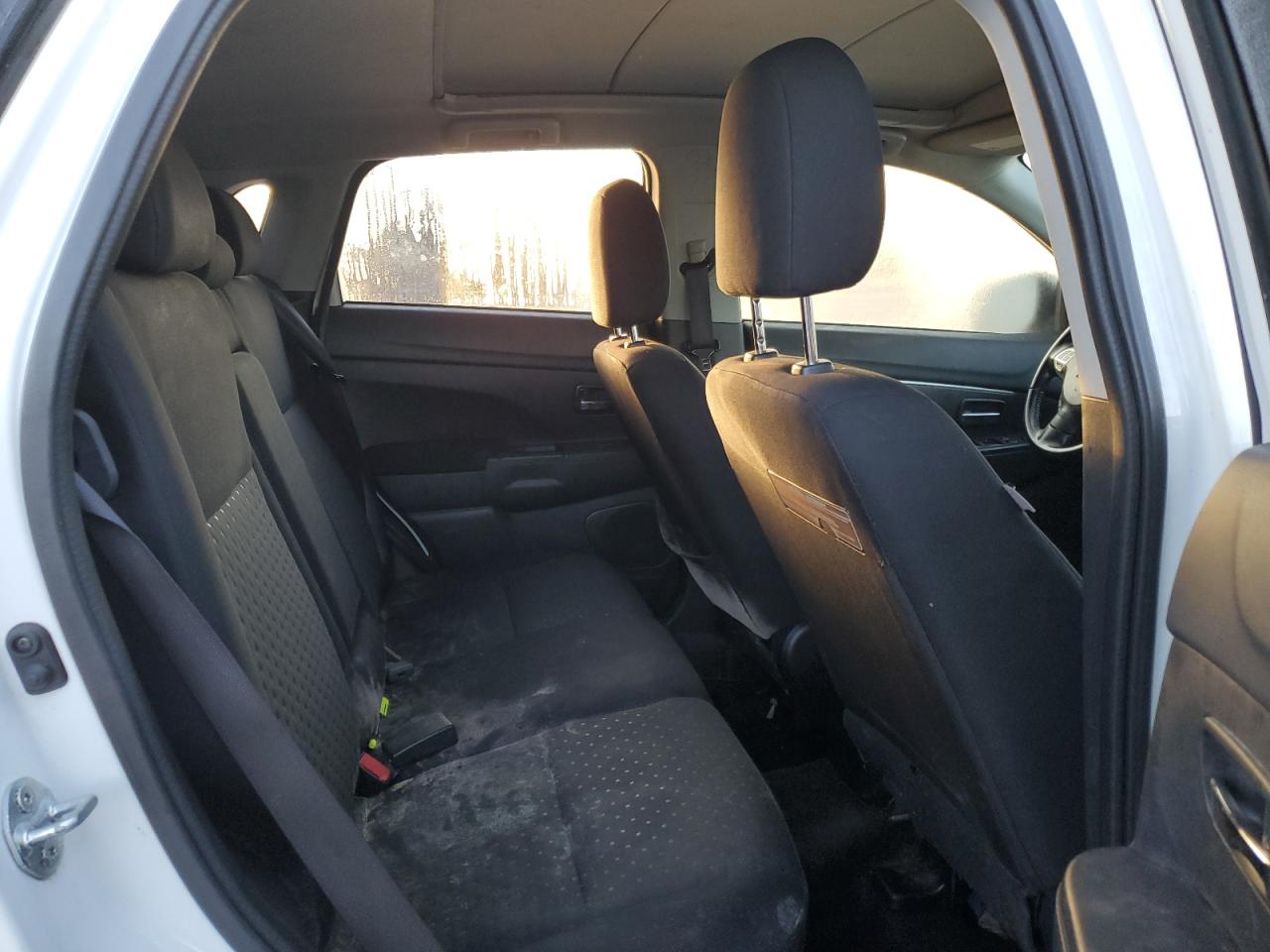 2012 Mitsubishi Outlander - Image 11