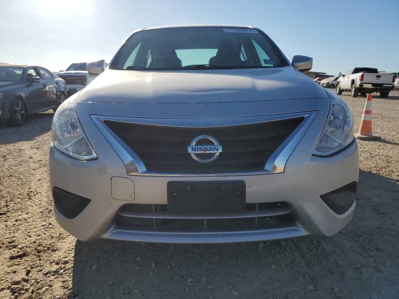 2019 Nissan Versa - Image 5