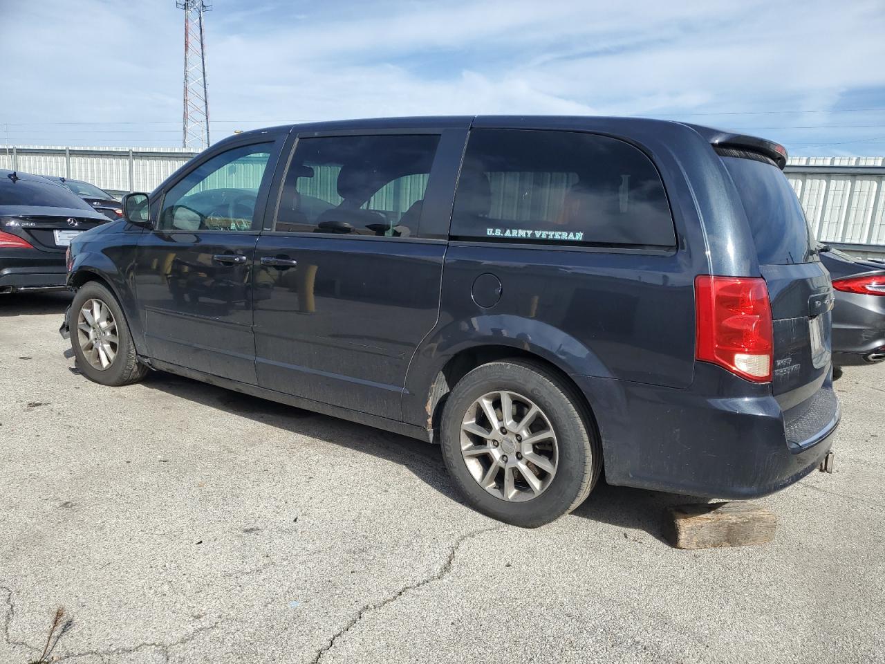 2013 Dodge Caravan - Image 2
