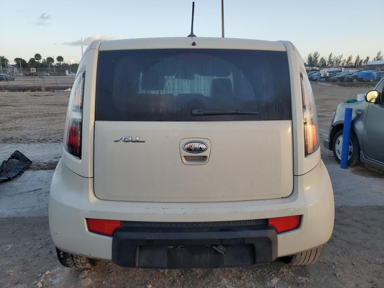 2010 Kia Soul + VIN: KNDJT2A24A7038881 Lot: 77740074