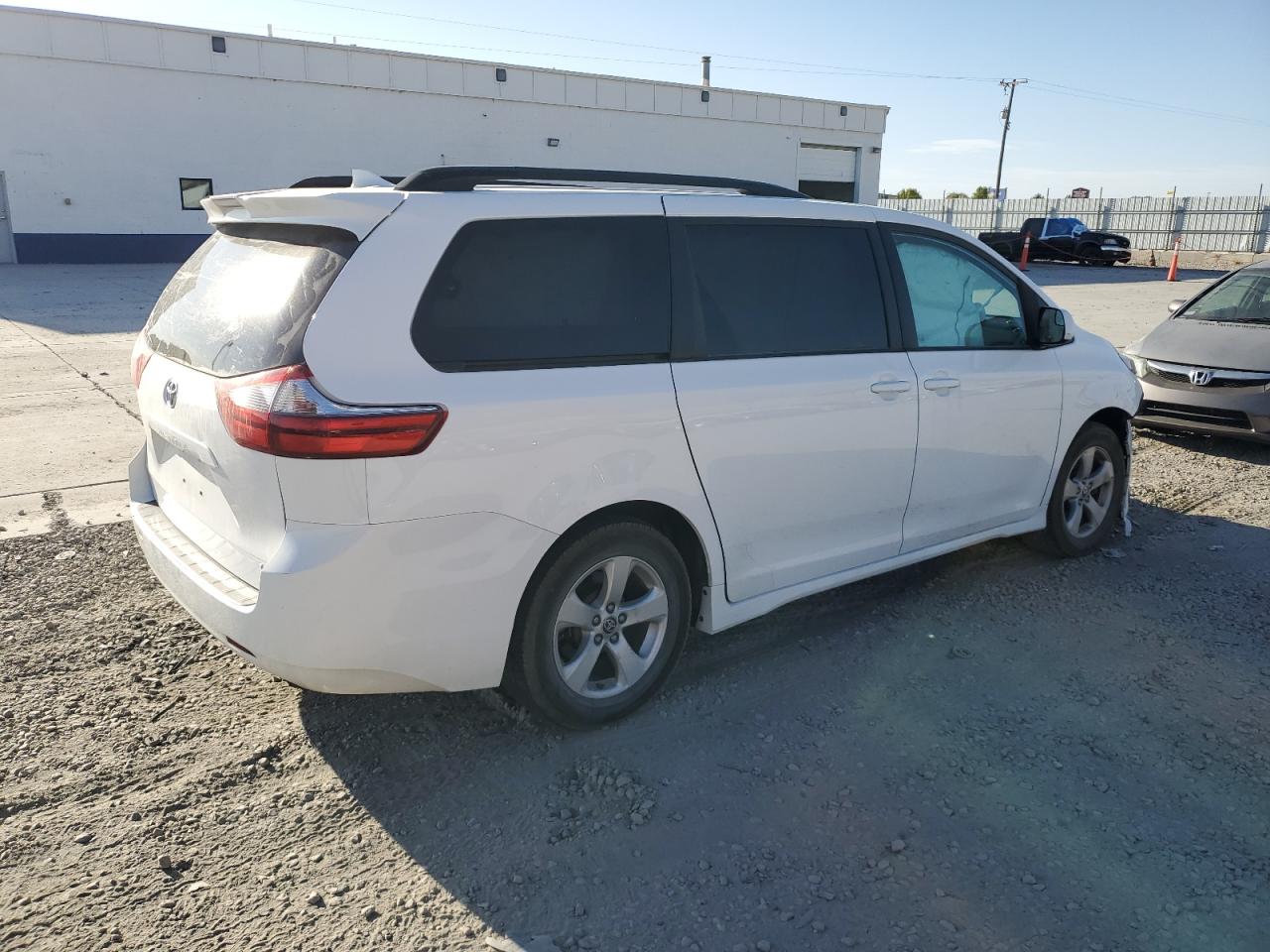 2020 Toyota Sienna - Image 3