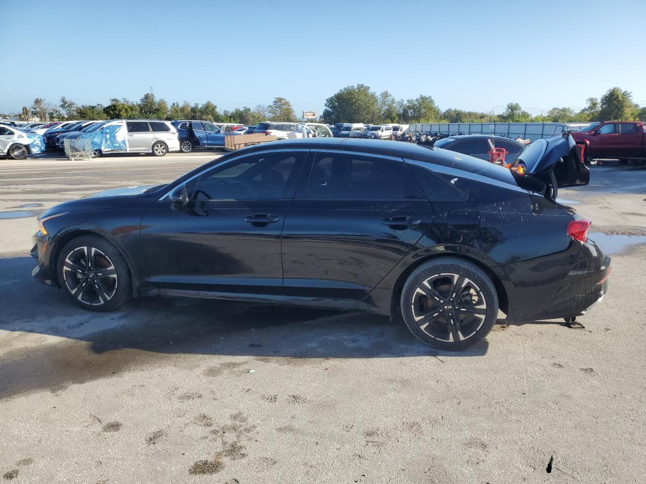 2022 Kia K5 - Image 2