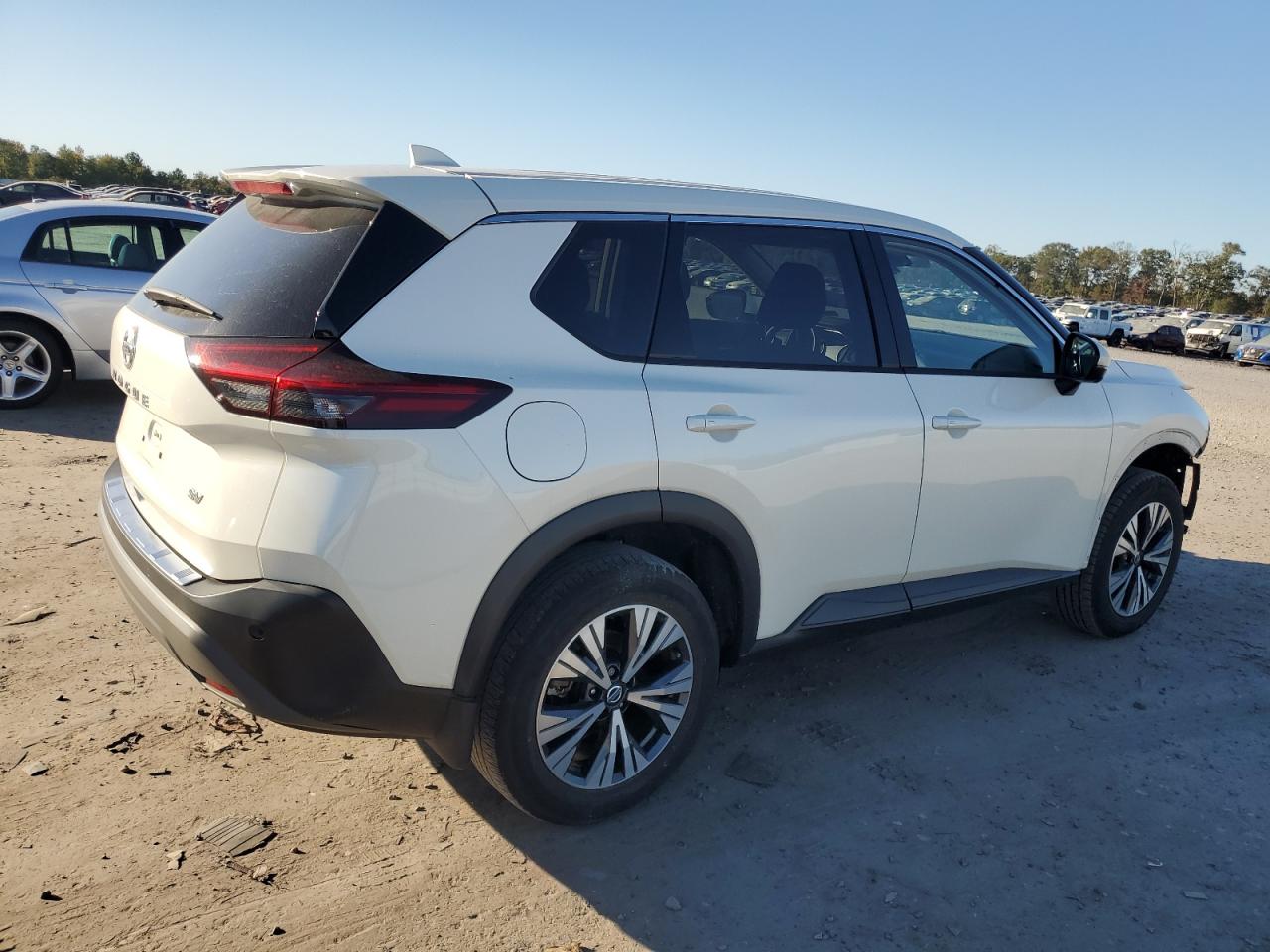 2021 Nissan Rogue - Image 3