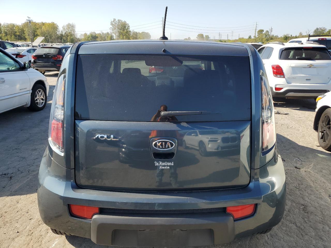 2011 Kia Soul + VIN: KNDJT2A20B7321845 Lot: 75835304