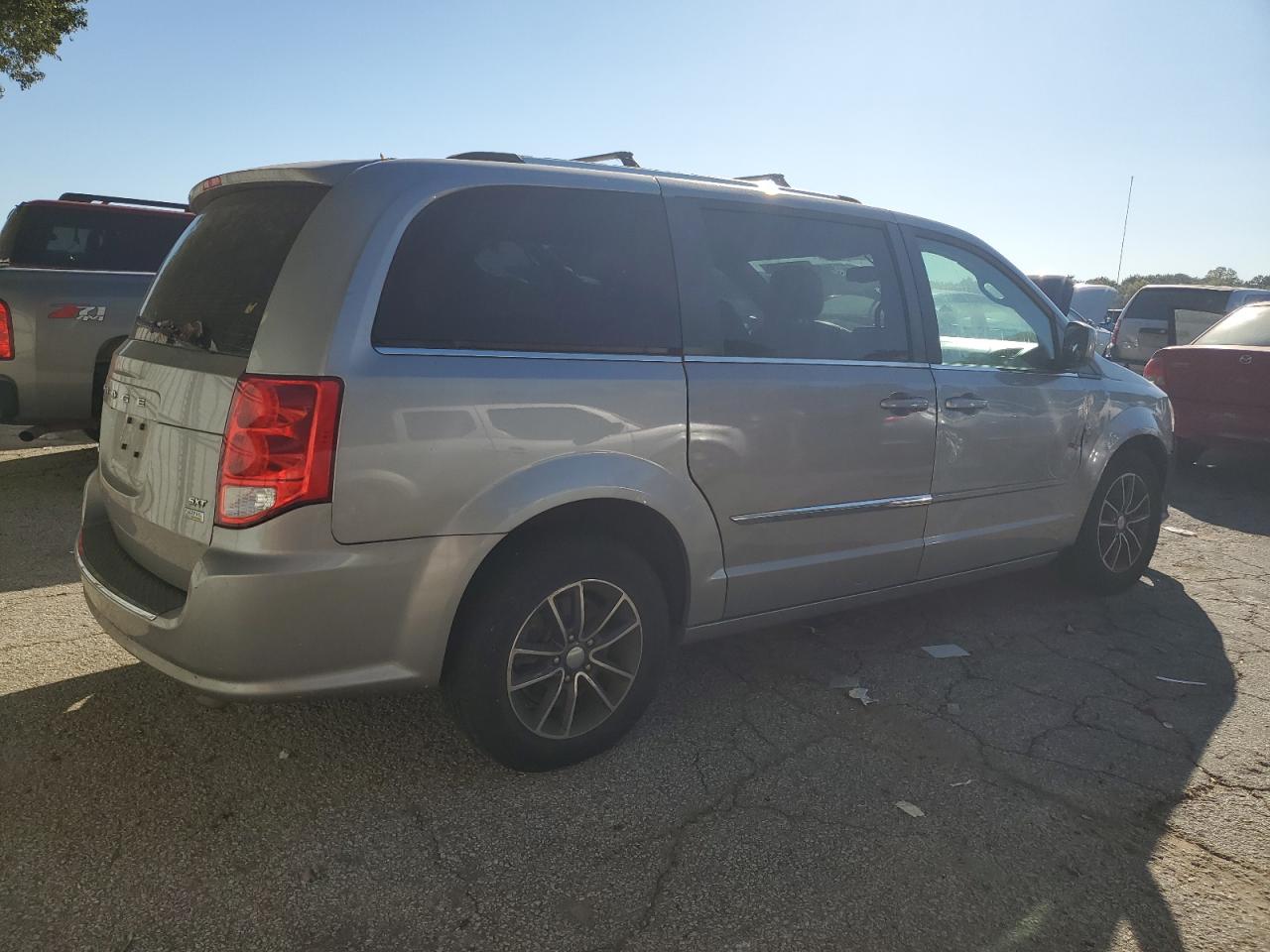 2017 Dodge Caravan - Image 3