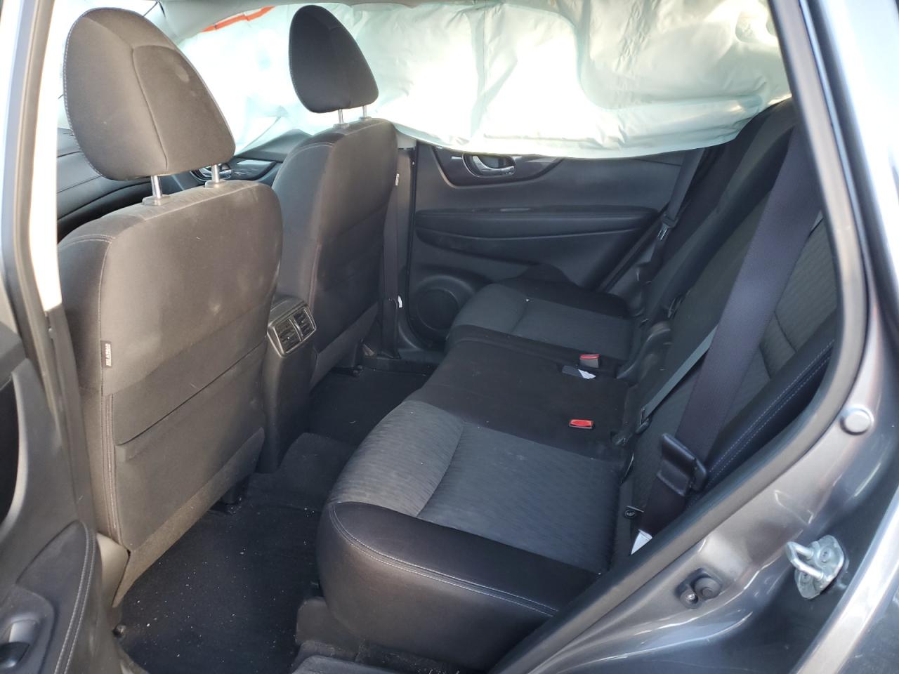 2018 Nissan Rogue - Image 11
