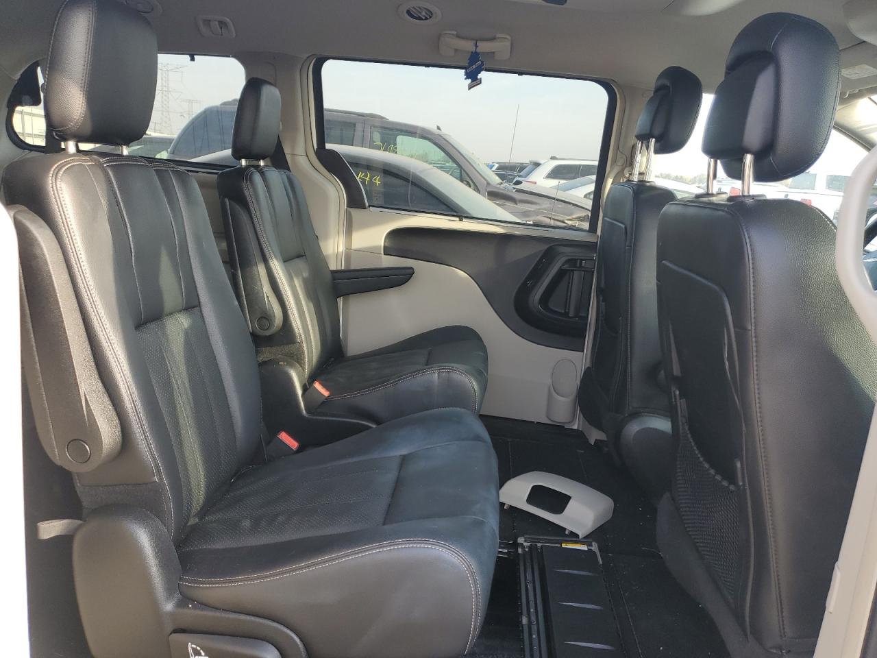 2013 Chrysler Town & Country - Image 11