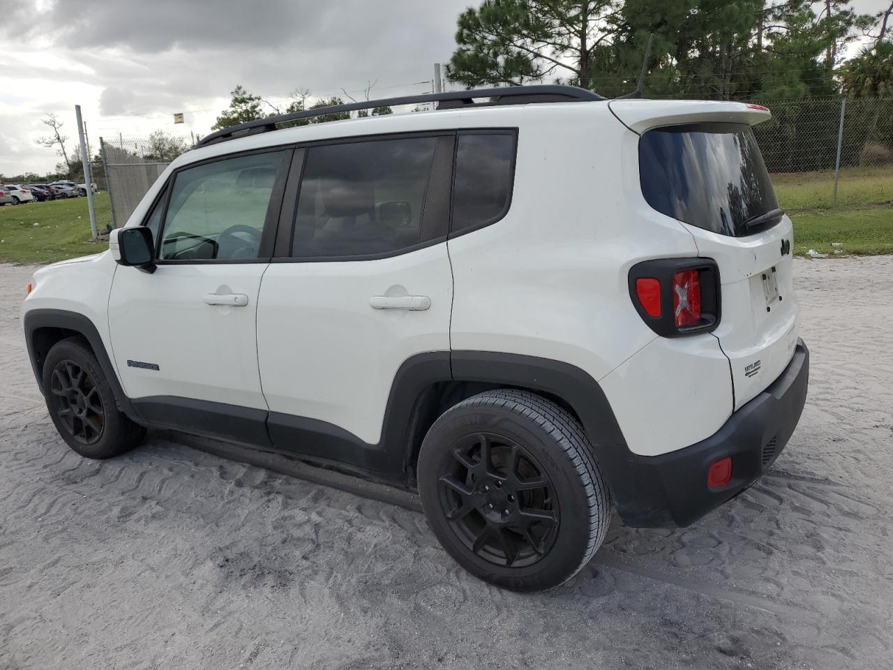 2020 Jeep Renegade - Image 2
