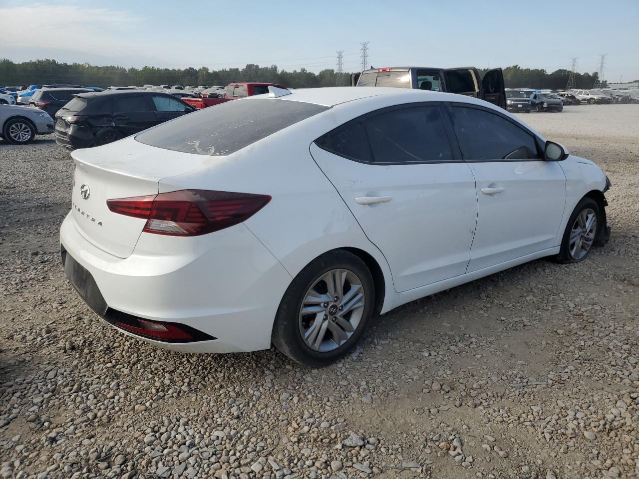 2020 Hyundai Elantra - Image 3