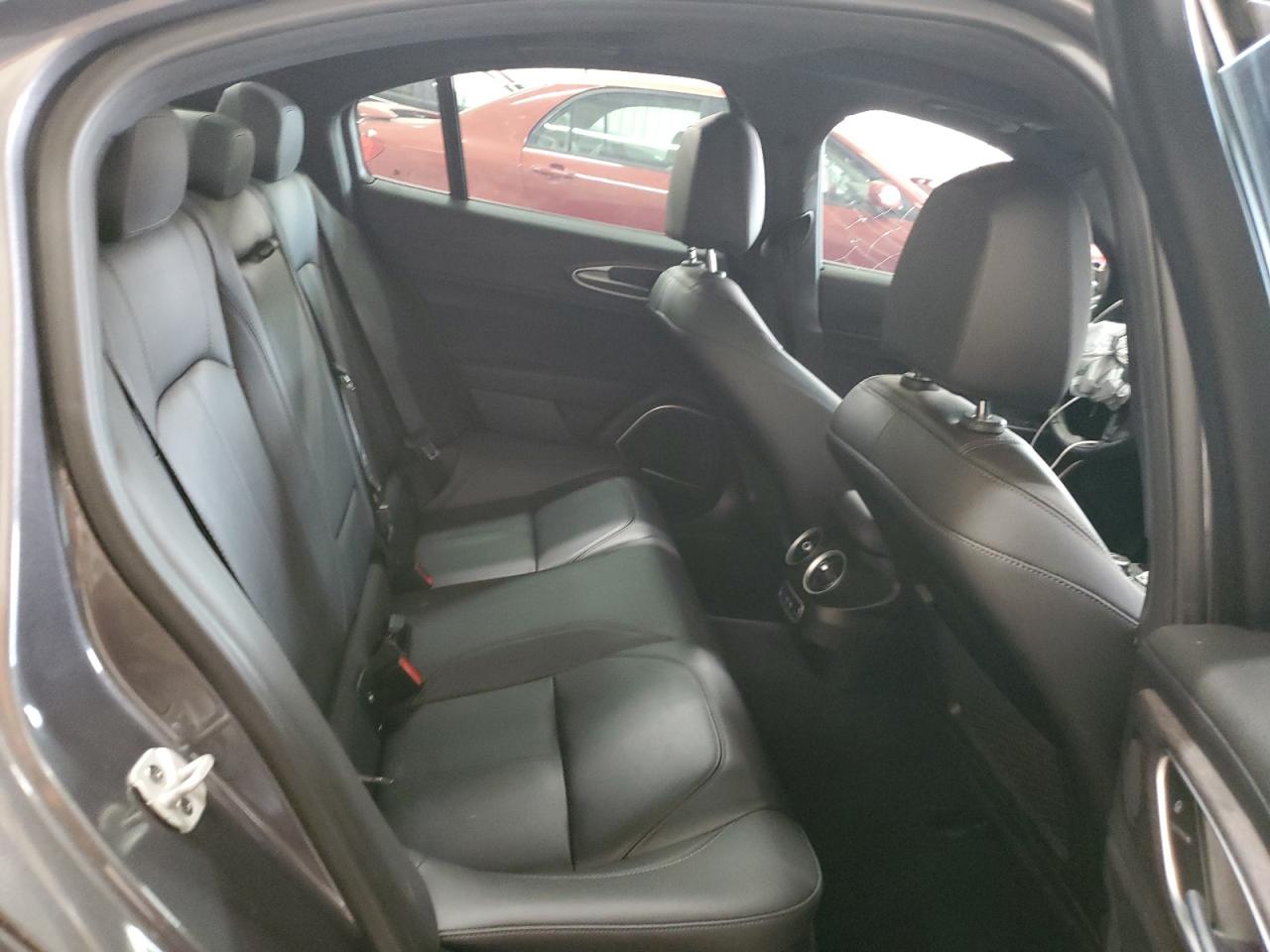 2022 Alfa Romeo Giulia - Image 10