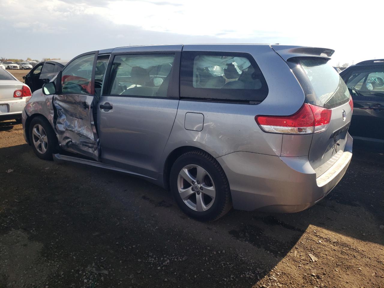 2014 Toyota Sienna - Image 2