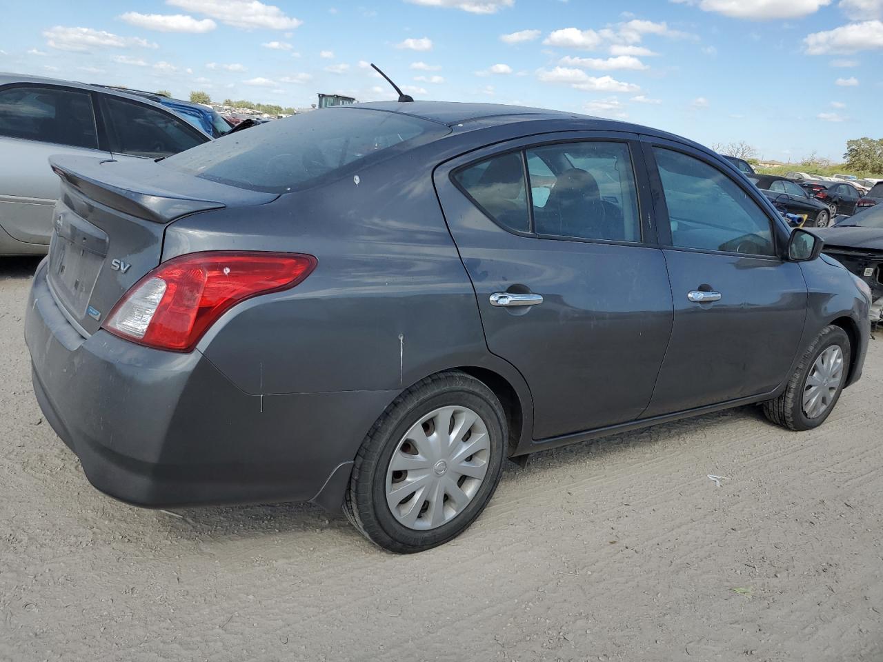 VIN 3N1CN7AP9GL820824 2016 NISSAN VERSA no.3