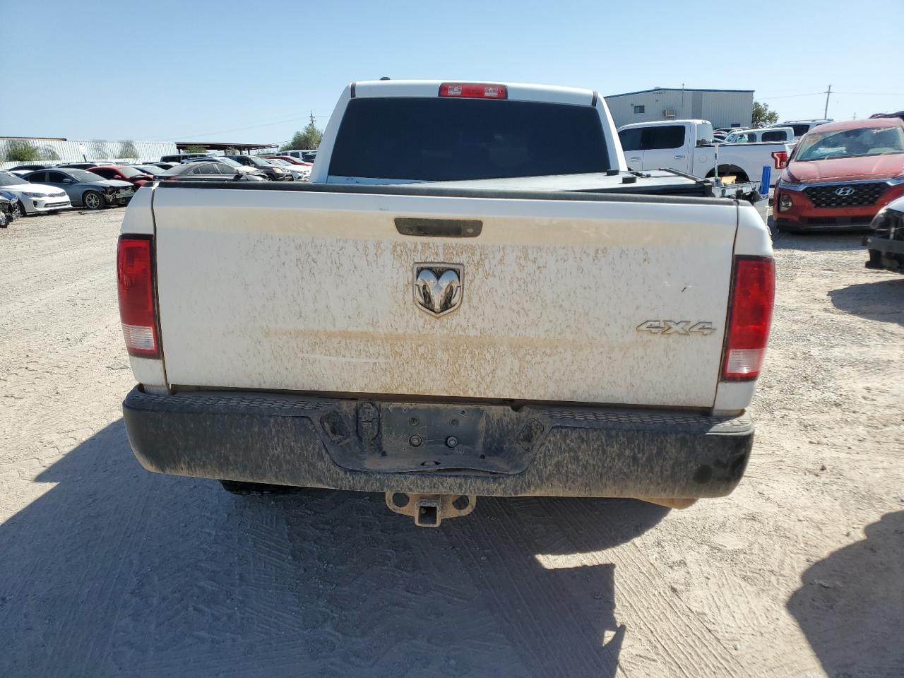 1C6RR7FGXJS102431 2018 Ram 1500 St