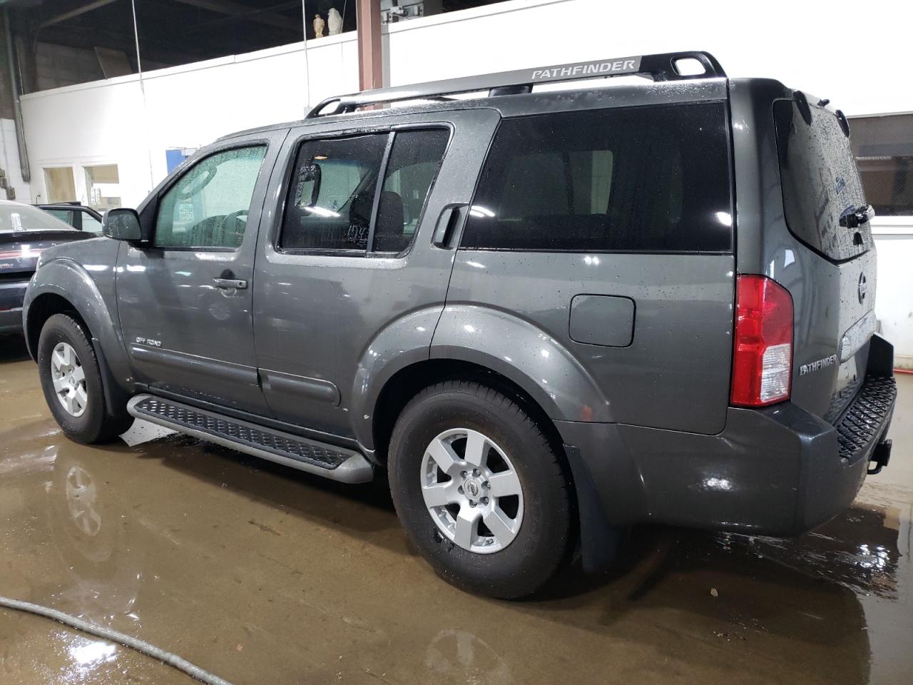 2005 Nissan Pathfinder - Image 2
