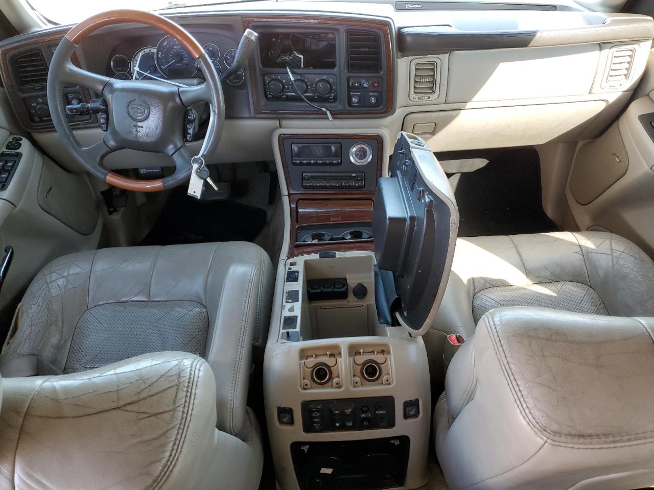 2002 Cadillac Escalade Luxury VIN: 1GYEK63N22R108624 Lot: 73468514