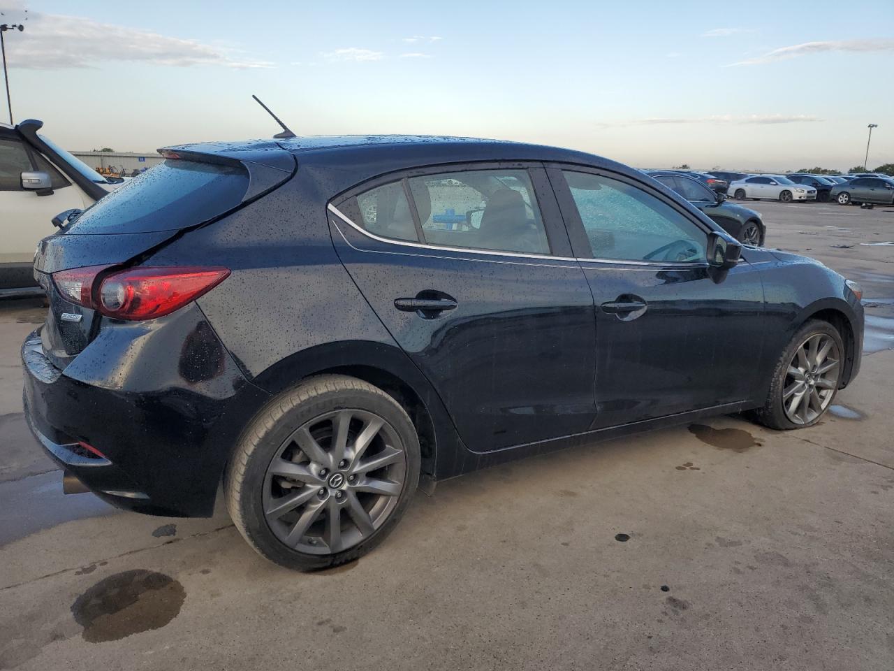 VIN 3MZBN1L36JM241062 2018 MAZDA 3 no.3