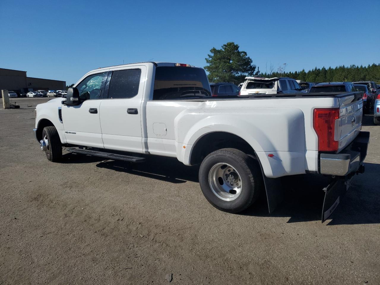 2019 Ford F350 - Image 2