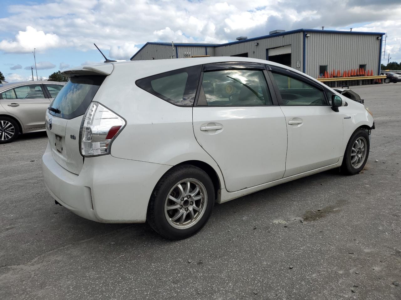 VIN JTDZN3EU7D3284057 2013 TOYOTA PRIUS no.3