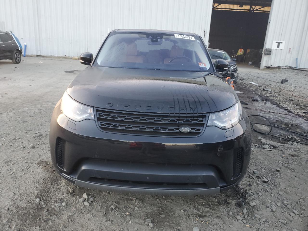 2017 Land Rover Discovery - Image 5