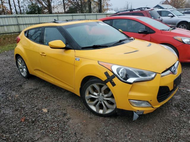  HYUNDAI VELOSTER 2013 Желтый