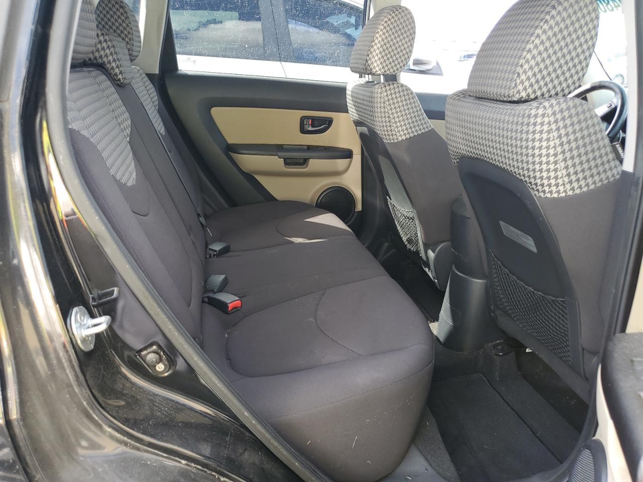 2011 Kia Soul + VIN: KNDJT2A27B7241961 Lot: 73948024