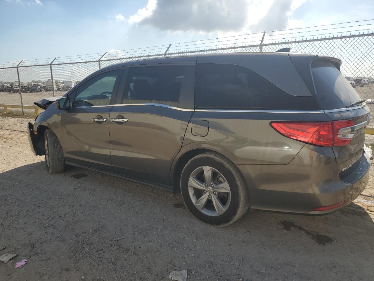 2018 Honda Odyssey - Image 2