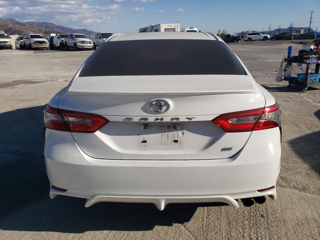 VIN 4T1B11HKXJU113445 2018 TOYOTA CAMRY no.6