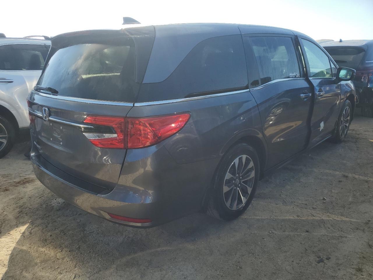 2024 Honda Odyssey - Image 3