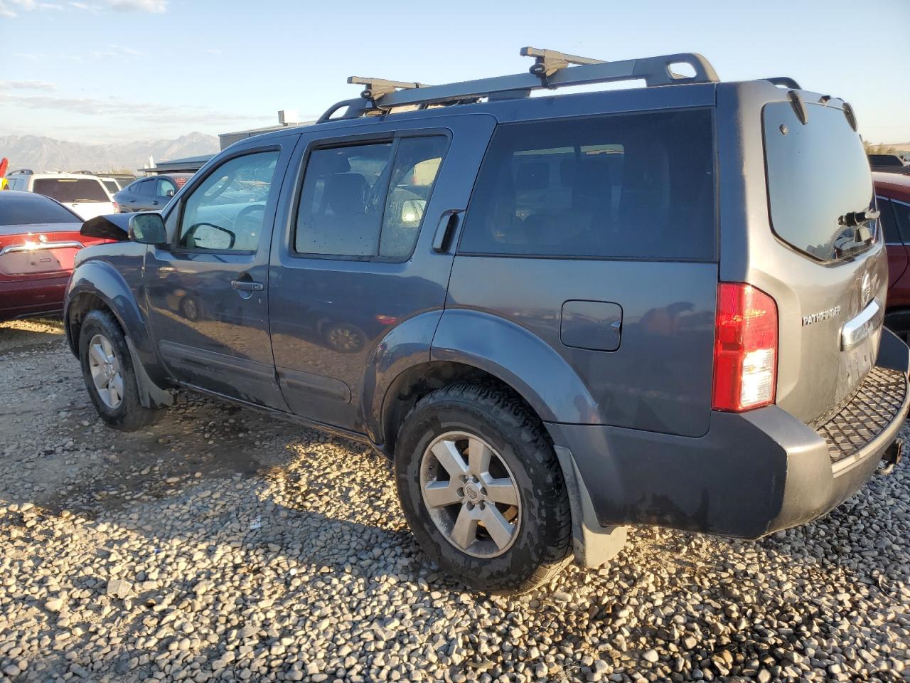 2012 Nissan Pathfinder - Image 2