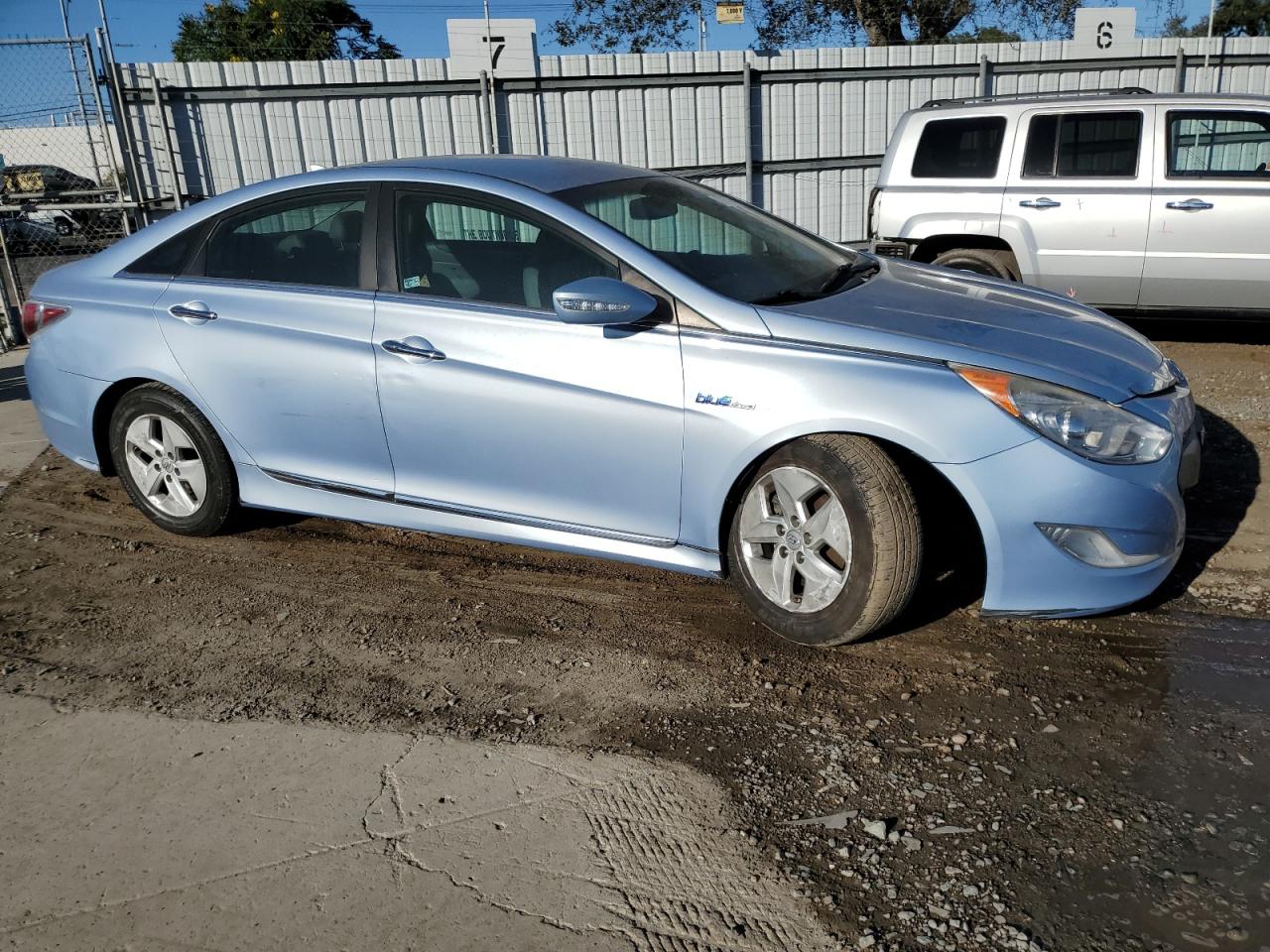 2012 Hyundai Sonata - Image 4
