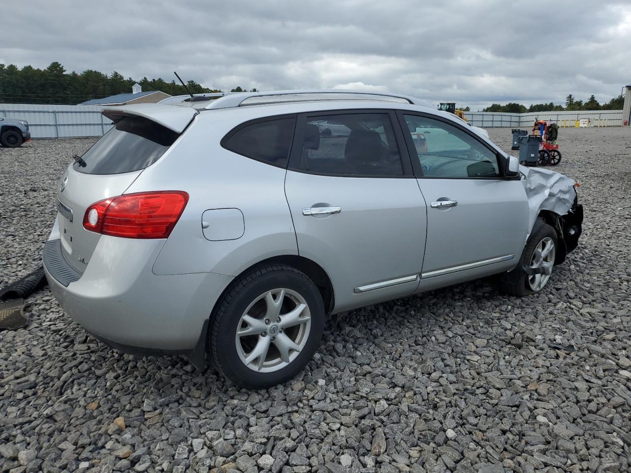 2011 Nissan Rogue - Image 3