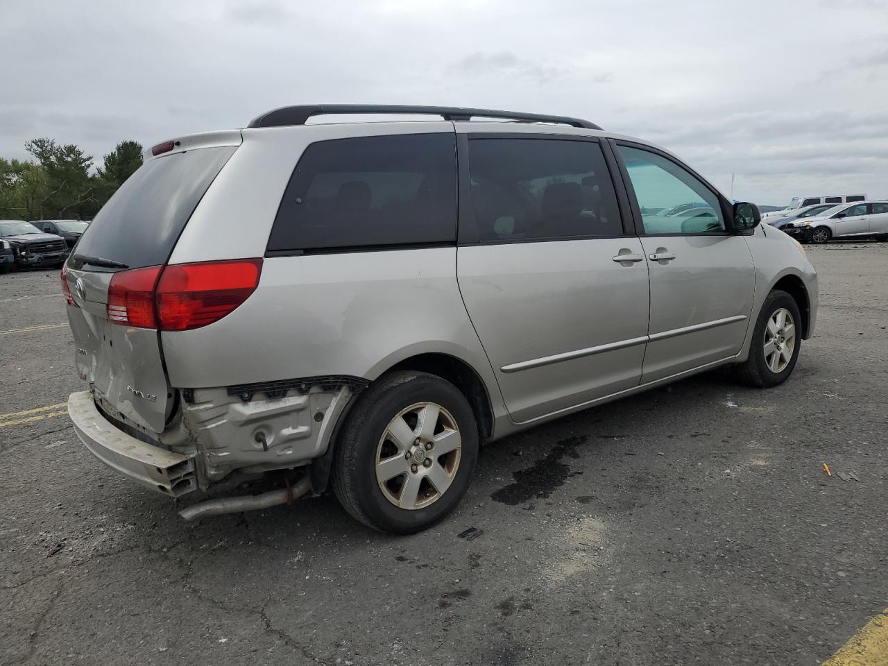 2004 Toyota Sienna - Image 3