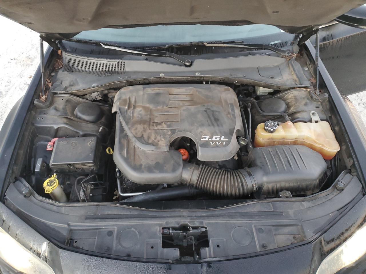2013 Chrysler 300 - Image 11