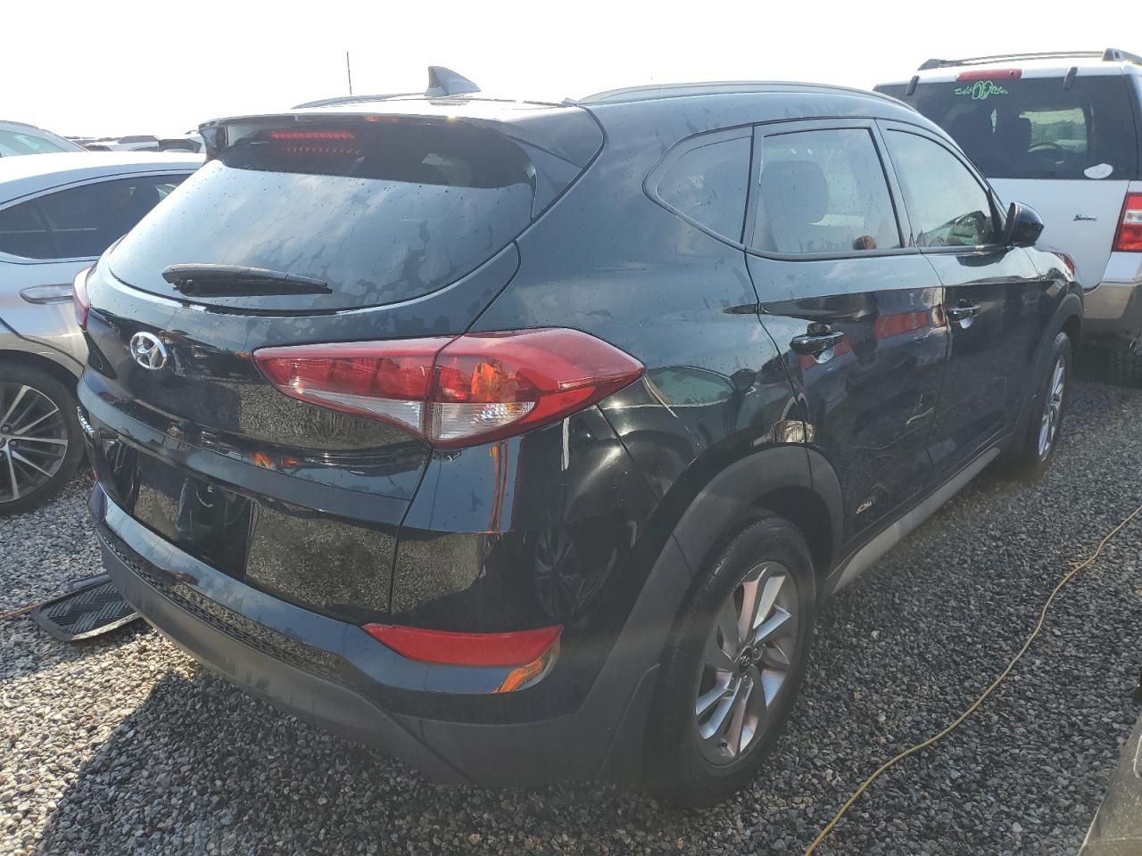 KM8J33A40JU806229 2018 Hyundai Tucson Sel