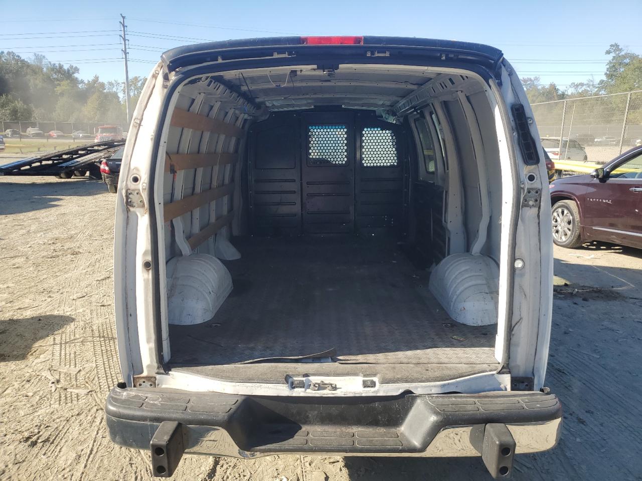 2019 Chevrolet Express G2500 VIN: 1GCWGAFG8K1357052 Lot: 76610674