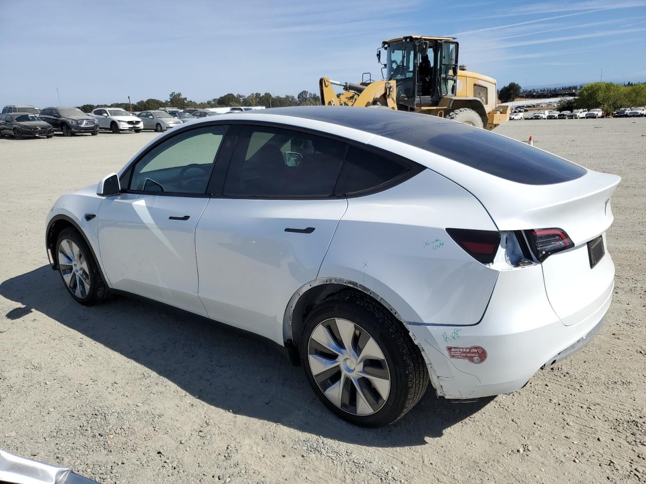 7SAYGDEE7PF790180 2023 TESLA MODEL Y - Image 2