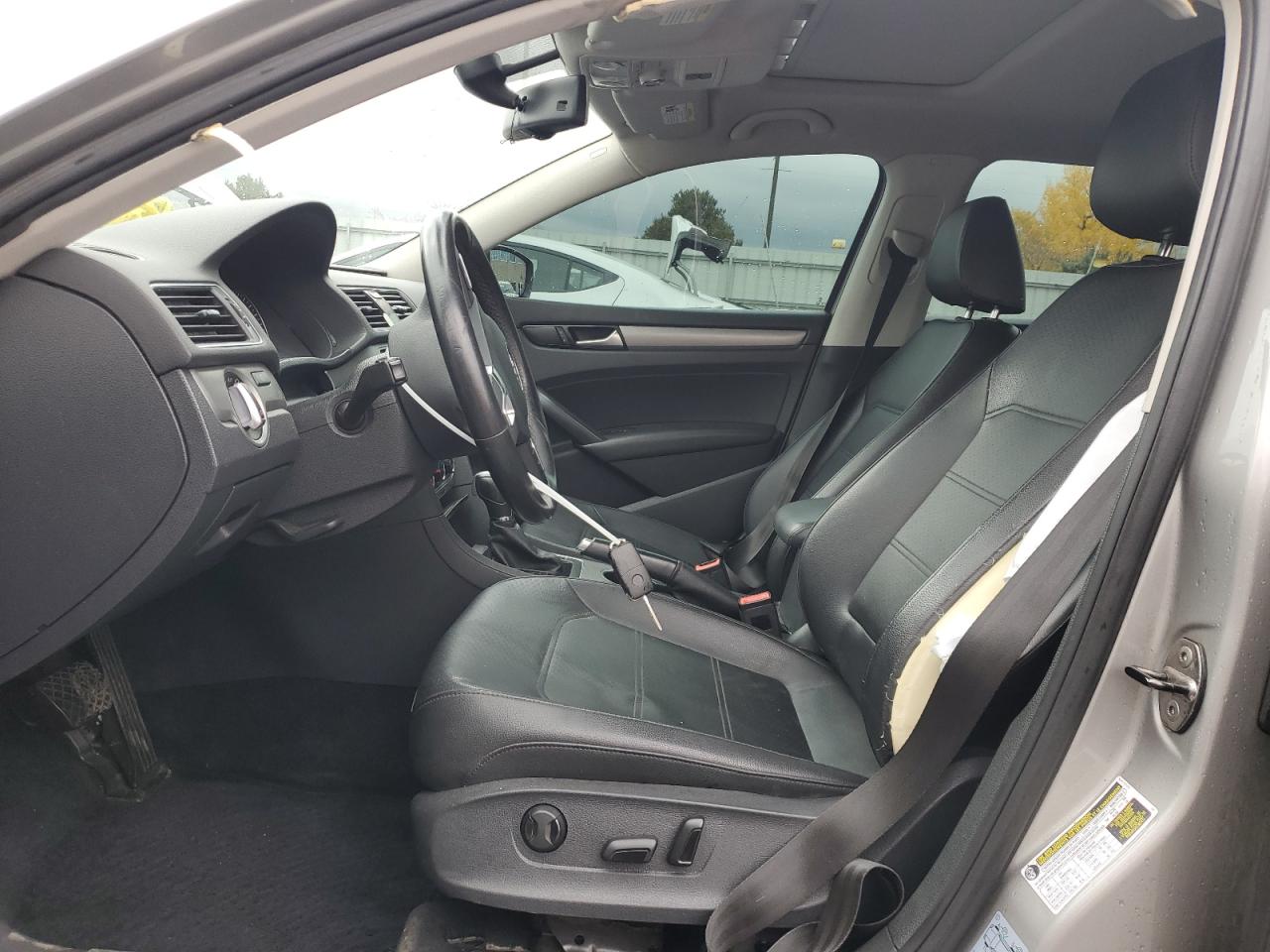 2014 Volkswagen Passat - Image 7