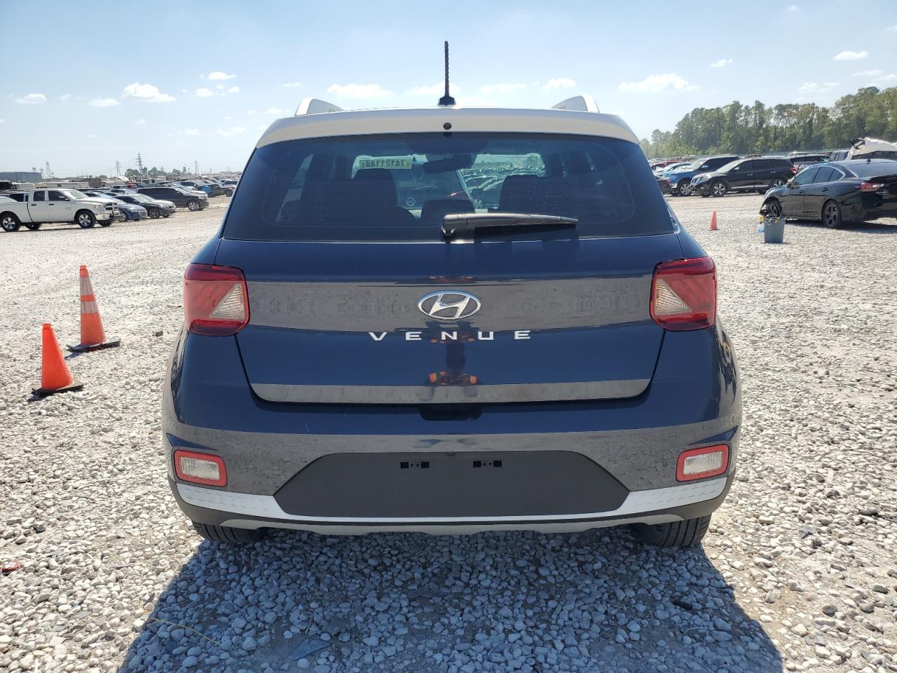 2023 Hyundai Venue Sel VIN: KMHRC8A35PU268661 Lot: 74121144