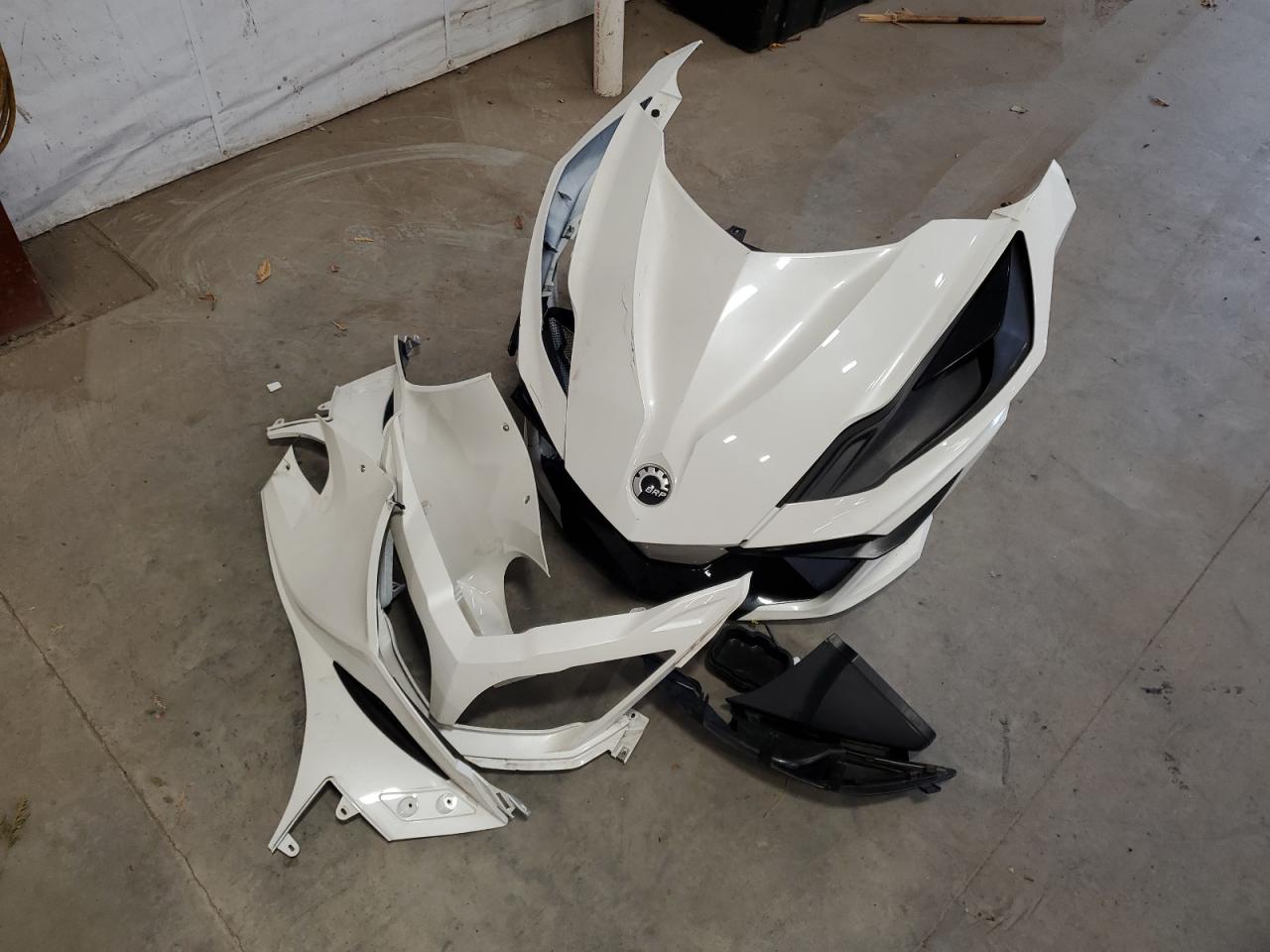2018 Can-Am Spyder Roadster Rt VIN: 2BXNBDD2XJV001772 Lot: 77170384