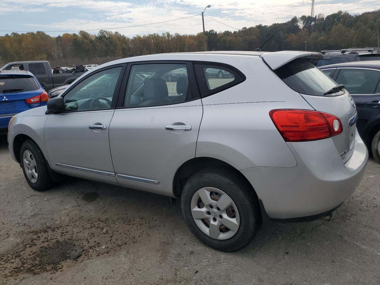 2011 Nissan Rogue - Image 2