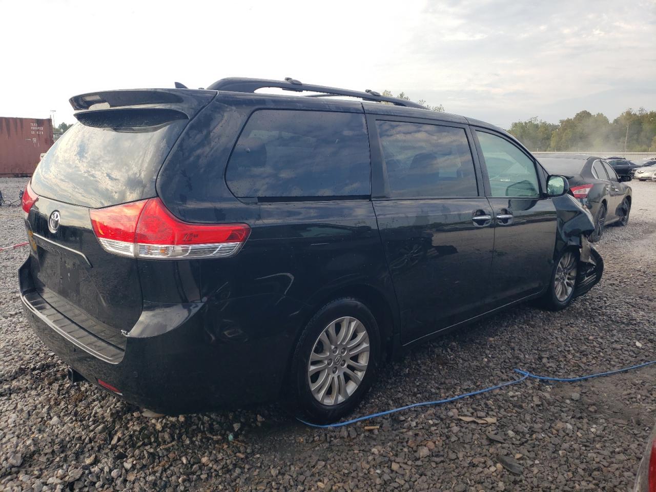 2014 Toyota Sienna - Image 3