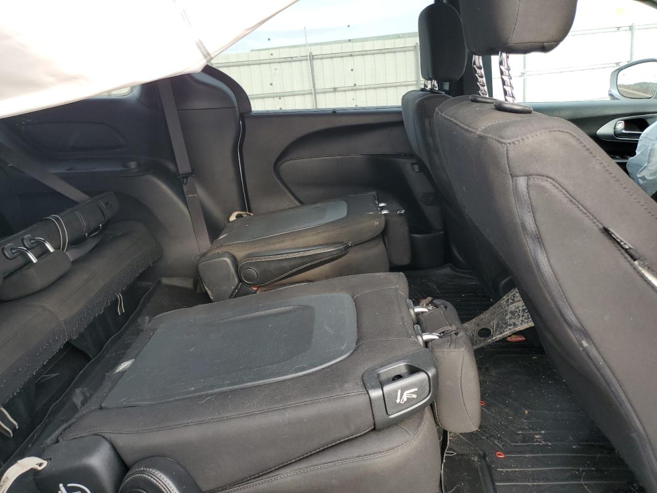 2020 Chrysler Pacifica - Image 11