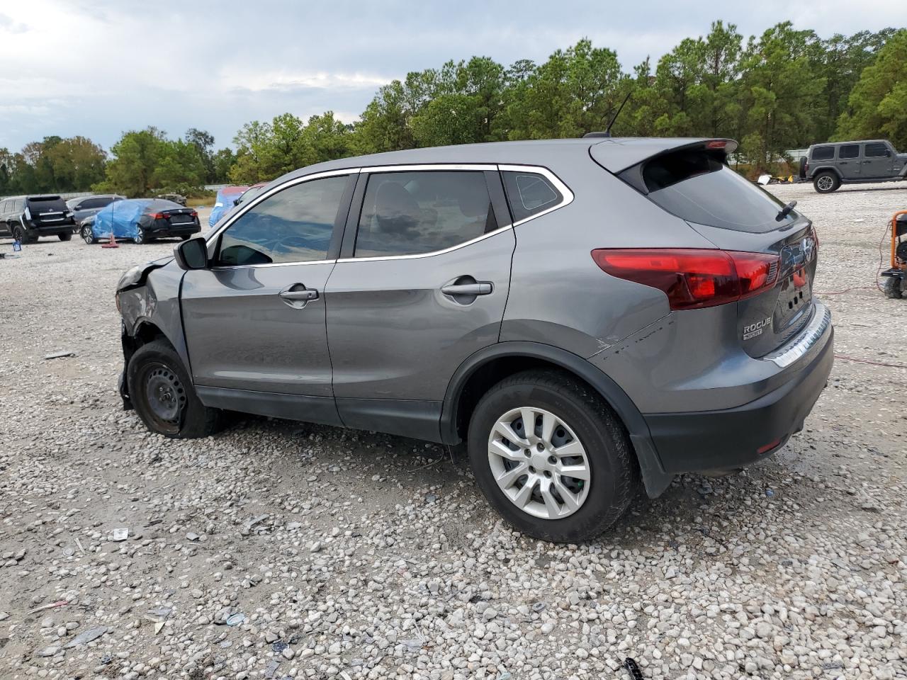 2018 Nissan Rogue - Image 2