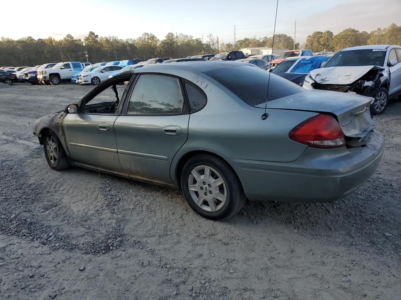 2005 Ford Taurus - Image 2