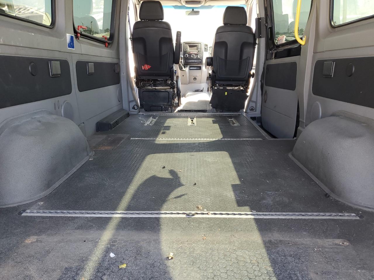 8BRPE7CD2JE153585 2018 Mercedes-Benz Sprinter 2500