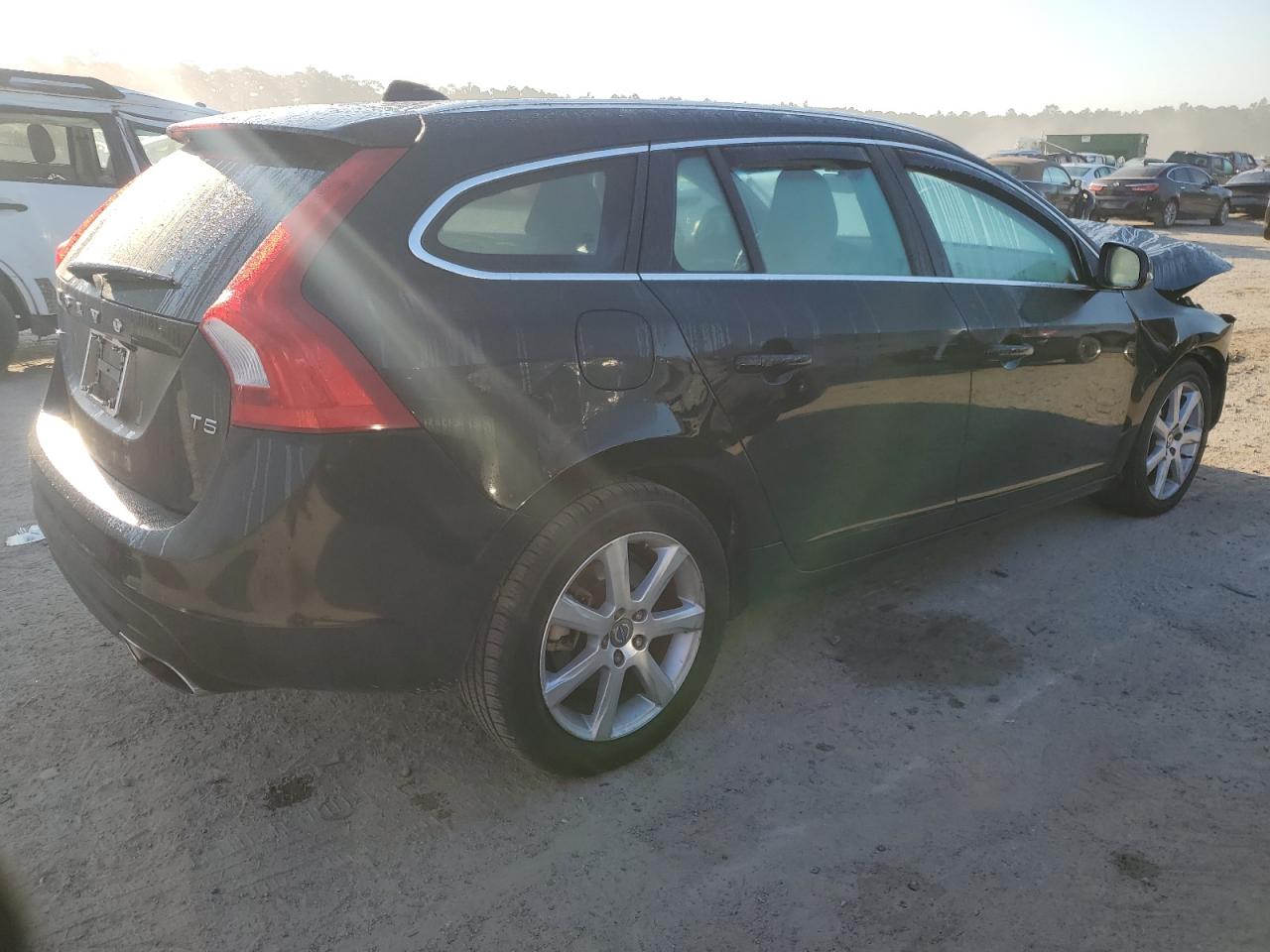 2017 Volvo V60 - Image 3