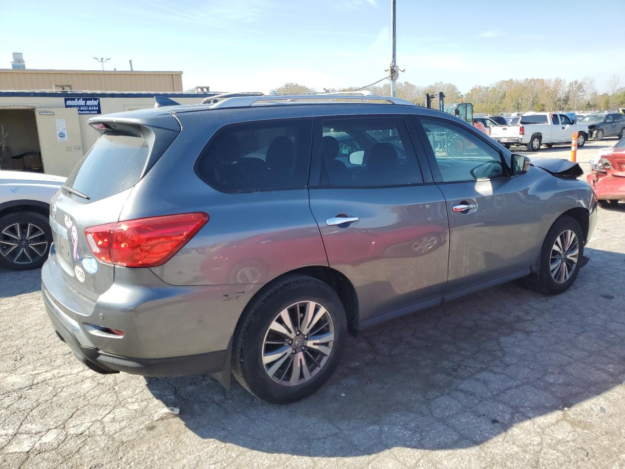 2019 Nissan Pathfinder - Image 3