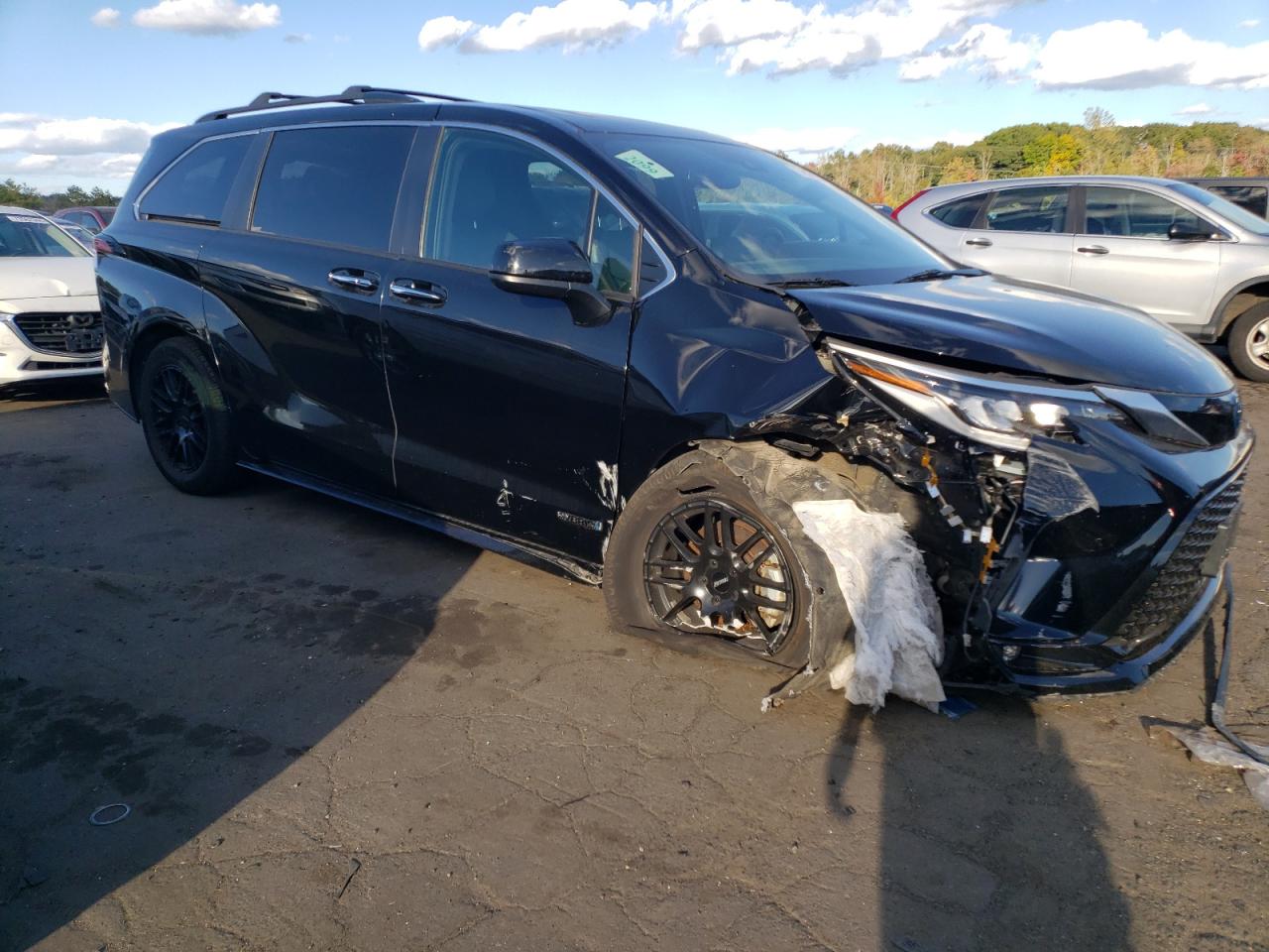 2021 Toyota Sienna - Image 4