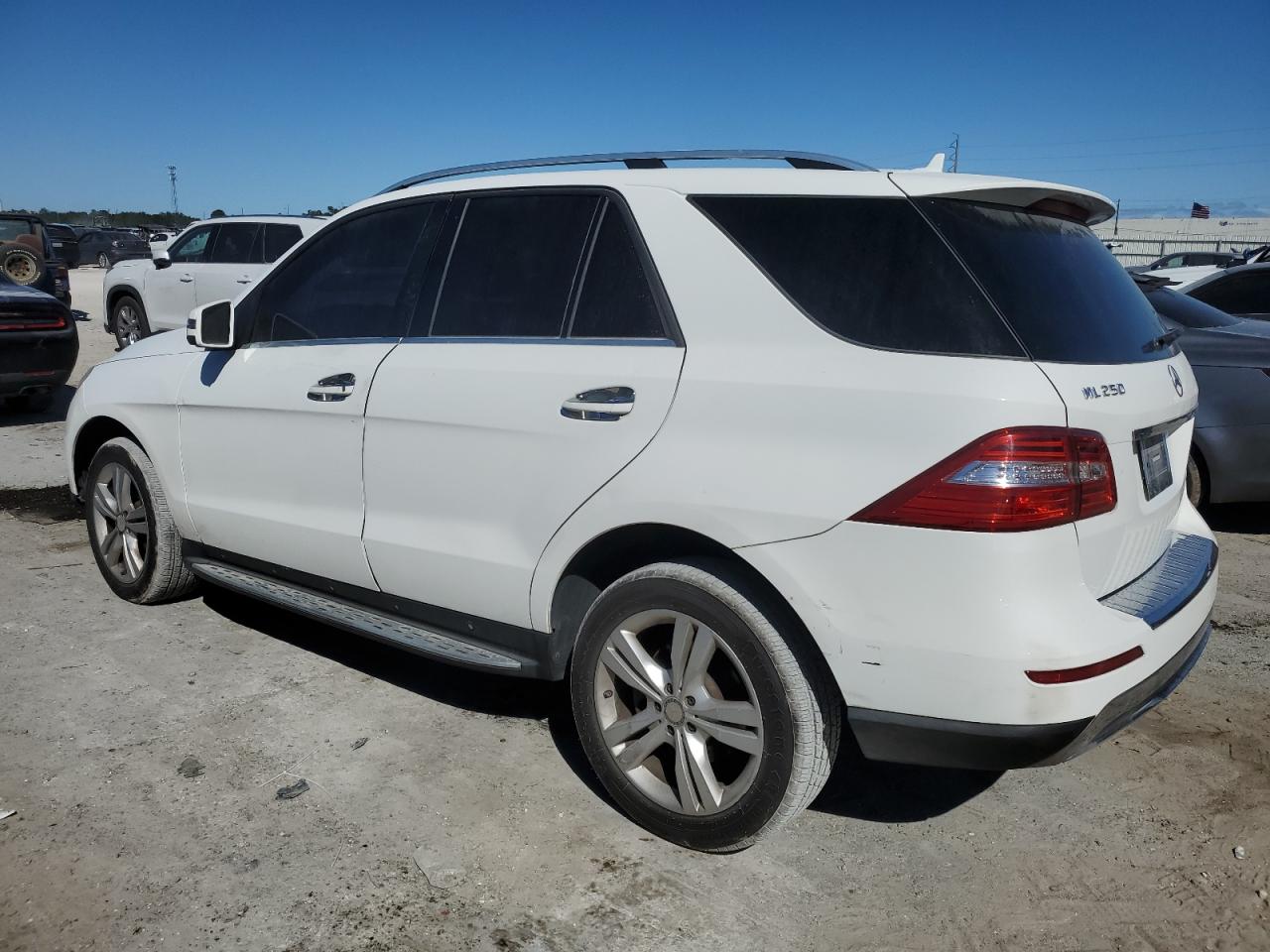 VIN 4JGDA0EB4FA560031 2015 MERCEDES-BENZ M-CLASS no.2