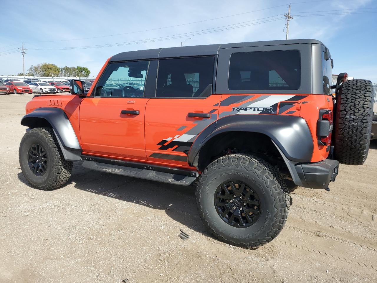 2023 Ford Bronco - Image 2